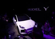 Автомобілі Tesla почали автоматично замовляти запчастини відразу після поломки