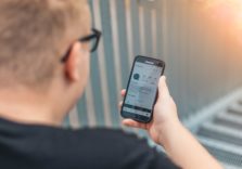 Чому небезпечно використовувати особистий телефон у робочих цілях
