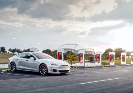 В Україні з’являться три Tesla Supercharger. Запуск – в першому кварталі 2020 року