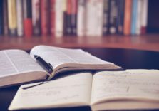 6 книг, які варто прочитати до 25 років. А краще — навіть раніше