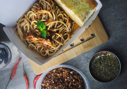 Як максимально убезпечити себе від коронавірусу, замовляючи продукти додому
