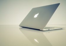 «Джоні Айв. Легендарний дизайнер Apple»: як артдиректор Apple став зіркою сучасного промислового дизайну