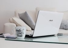5 фільмів про роботу в стартапі
