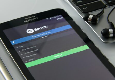 Шість плейлистів на Spotify, які допоможуть створити робочий настрій