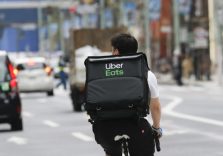 Uber почав заробляти на доставці їжі більше, ніж на таксі
