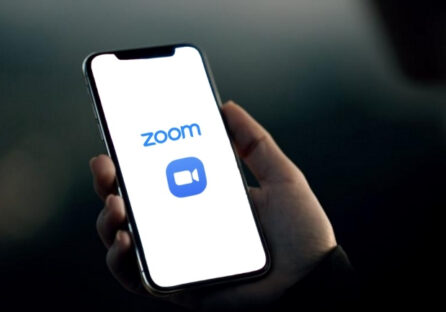 Все про Zoom: як почати відеорозмову та не стати потім зіркою інтернету