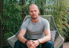 Спосіб життя Тіма Ферріса: титановий чай, крижані ванни та розмови з субособистостями