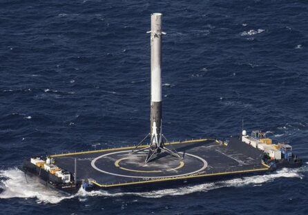 Ілон Маск показав перший плавучий космодром SpaceX. Запуск з платформи запланований на 2022 рік