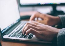Як заробити на інформаційних розсилках