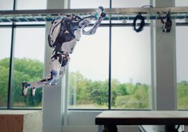 Відео: два робота від Boston Dynamics вперше вдало пройшли смугу перешкод для паркуру – вони навіть падають як люди