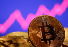 Вартість біткоїна перевищила $60 тисяч на тлі планів про створення біржового фонду на базі біткоїн-ф’ючерсів
