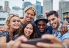 Світ очима покоління Z: що вони цінують у роботі та куди інвестують