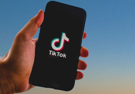 Тепер мода – це TikTok: як додаток створює тренди та керує попитом