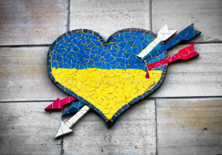 How to support Ukraine right now? The list of organizations for foreigners to donate