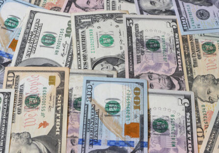 НБУ дозволив українцям купувати готівкову іноземну валюту