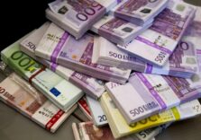 Чому НБУ не дозволяє українцям купувати валюту й коли це зміниться