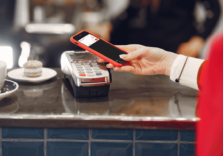 Дослідження Mastercard: третина українців готова перейти на розрахунки виключно цифровими картками