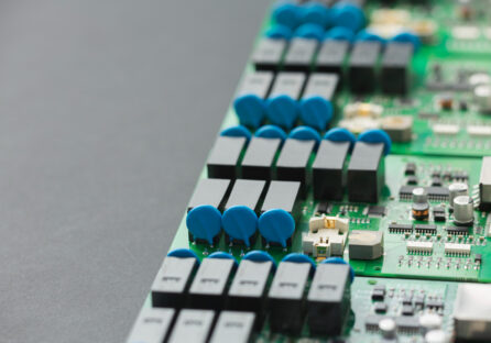 Універсальні блоки живлення: надійне рішення для будь-якого пристрою