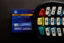 Криптокартка чи звичайна банківська картка: що обирають користувачі у 2026